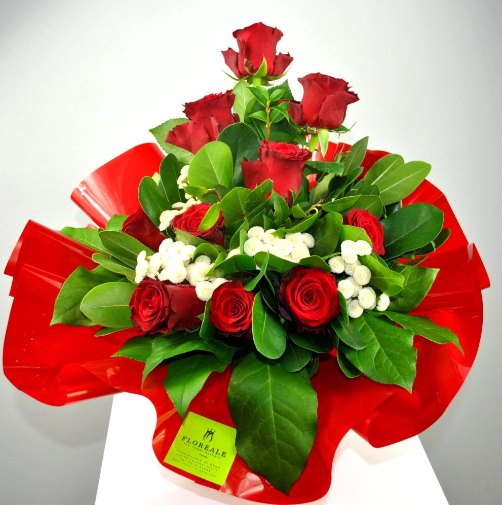 Bouquet con rose rosse in altezza